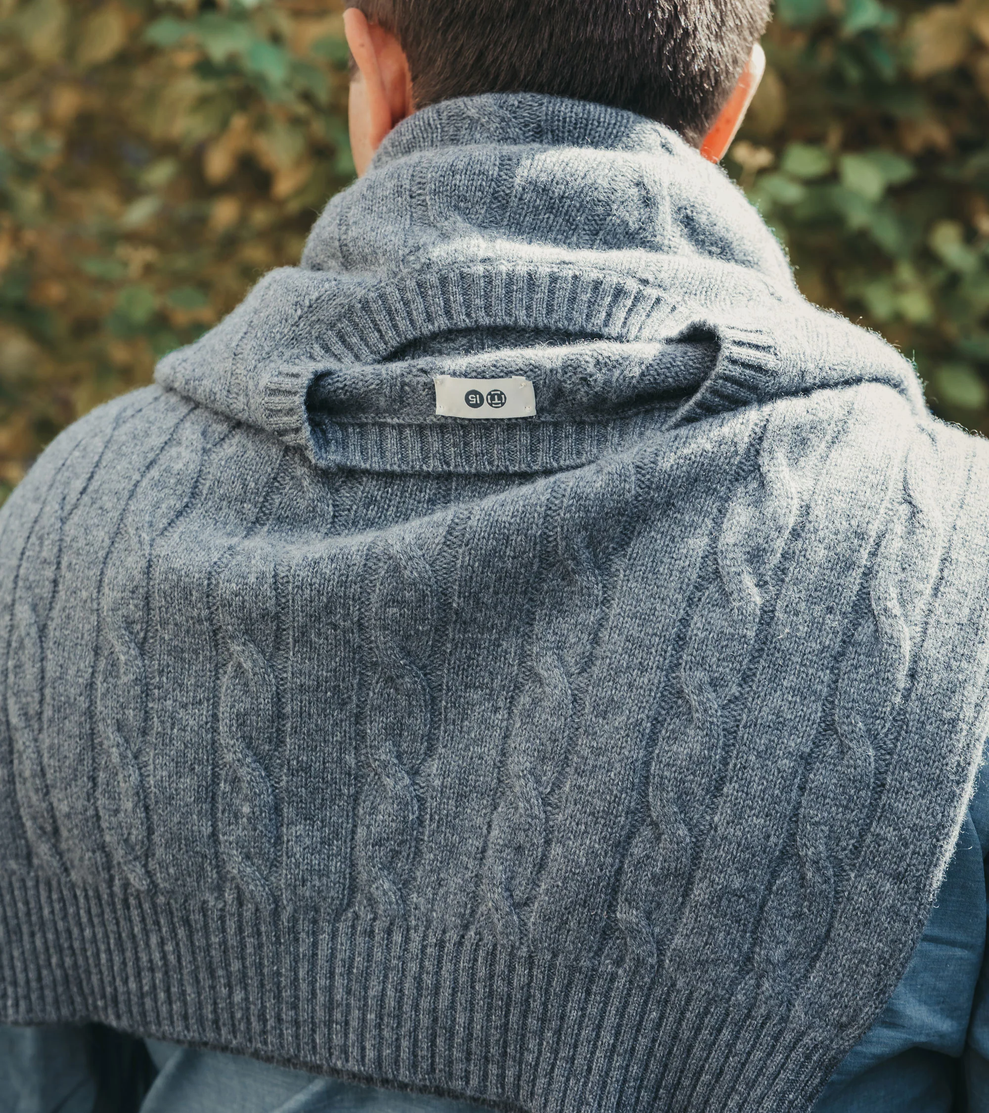 Trunk Hart Cashmere Cable Knit Crew Neck Sweater: Grey - Image 8