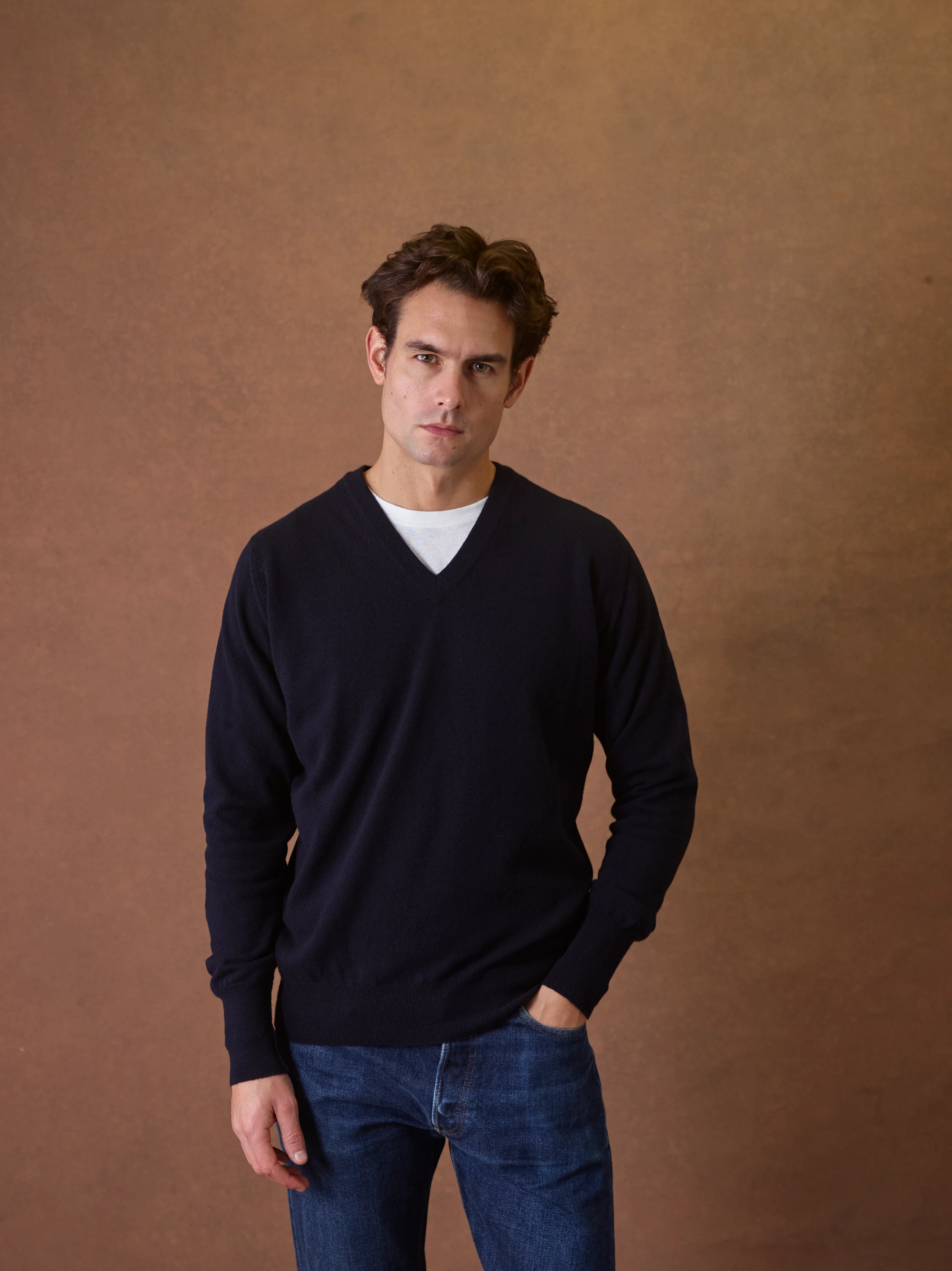 Trunk Walden Geelong V Neck Sweater: Navy - Image 5
